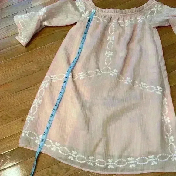 Elegant Pink Off-Shoulder Dress - Picture 3 of 9